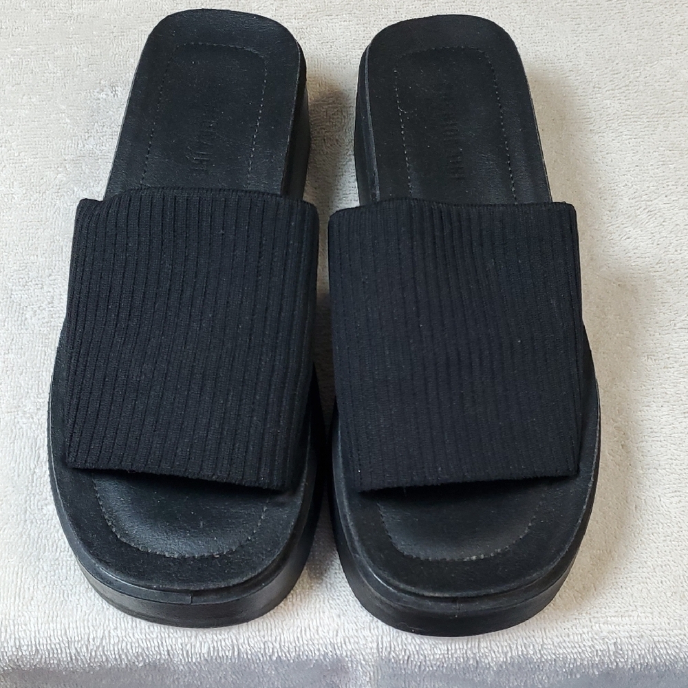 Cushionaire Womens Pim Knit, Platform Sandal. Memory Foam.    Size 8